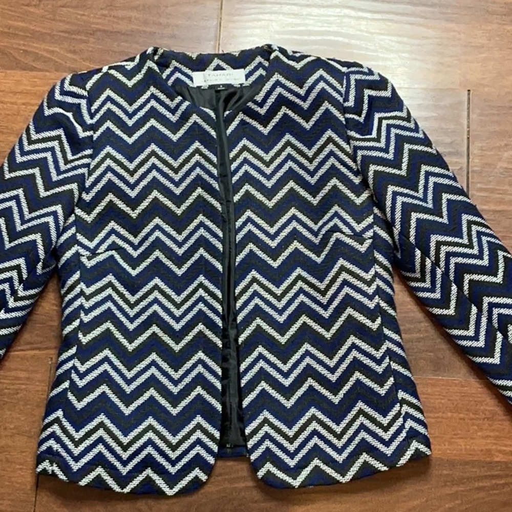 Chevron Patterned Women's Jacket - image 2